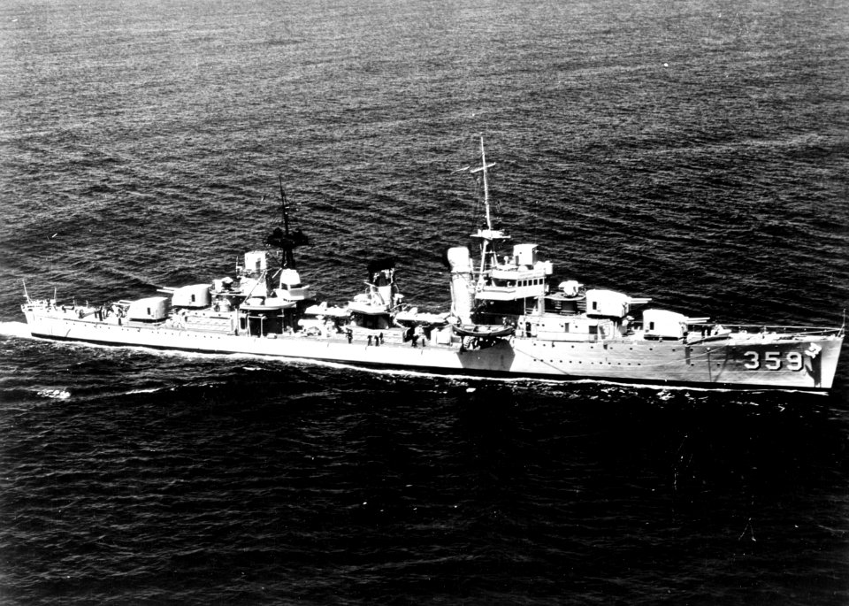 USS Winslow (DD-359) underway, circa in the later 1930s (NH 60344)