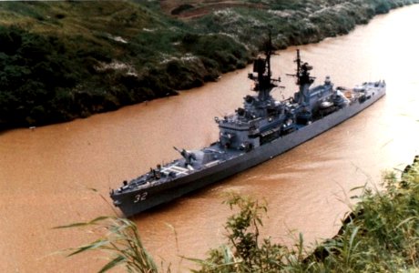 USS William H. Standley (CG-32) tranisting the Panama Canal on 22 September 1985