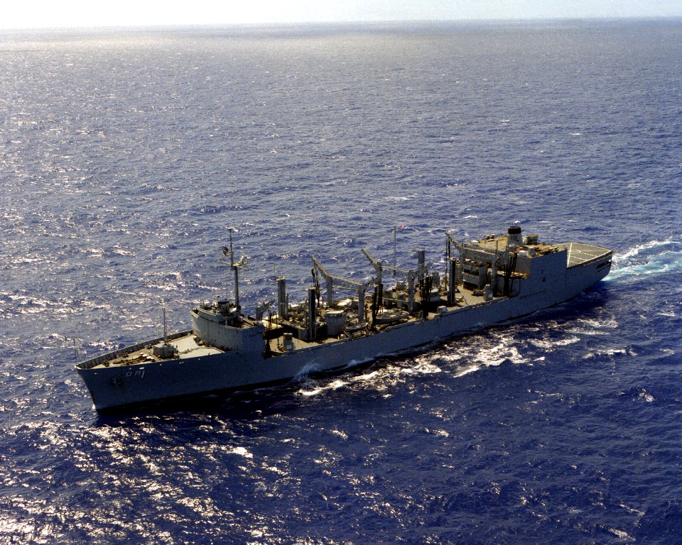 USS Wichita (AOR-1) underway in the Indian Ocean on 3 December 1985 (6419167)