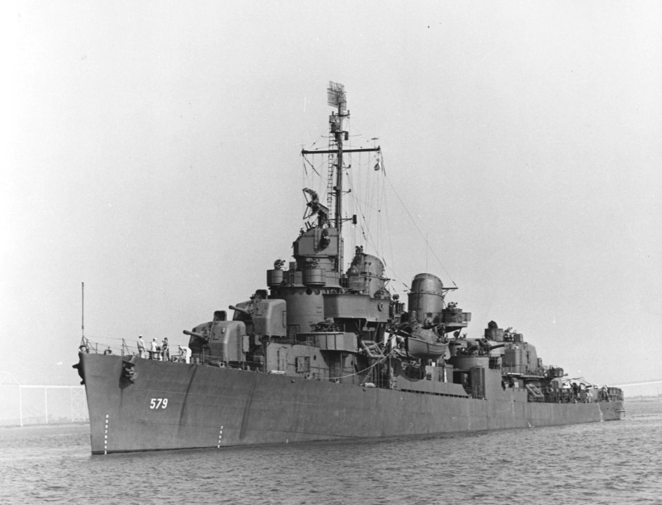 USS William D. Porter (DD-579) off the Charleston Naval Shipyard, South Carolina (USA), on 24 September 1943