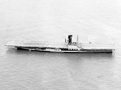 USS Wolverine (IX-64) at anchor in Lake Michigan (USA) on 6 April 1943 (NH 43517)
