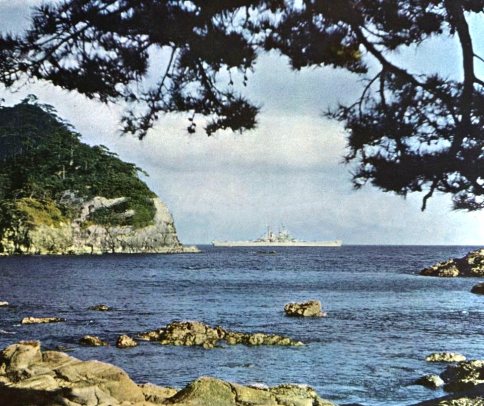 USS Worcester (CL-144) underway off Shimoda, Shizuoka (Japan), in 1957