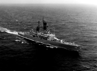 USS Worden (CG-18) underway in the South China Sea on 25 January 1979 (NH 106506) photo