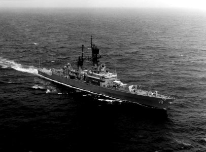 USS Worden (CG-18) underway in the South China Sea on 25 January 1979 (NH 106506)