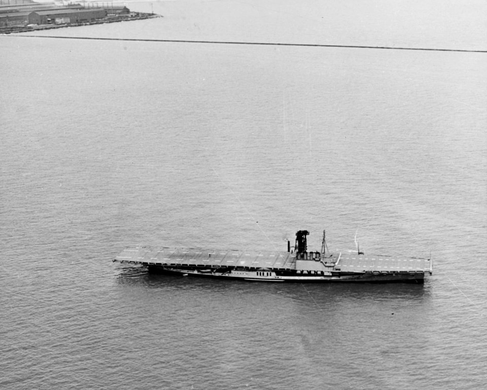 USS Wolverine (IX-64) at anchor in Lake Michigan (USA), 6 April 1943 (NH 43517)