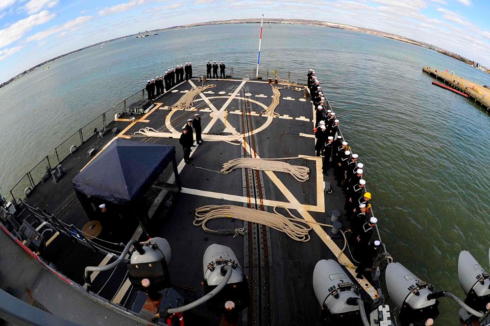 USS Winston S. Churchill action 150322-N-BD333-028
