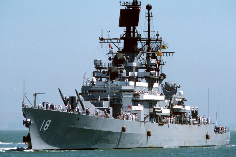 USS Worden (CG-18) in San Francisco Bay, California (USA), on 12 July 1986 (6421911)
