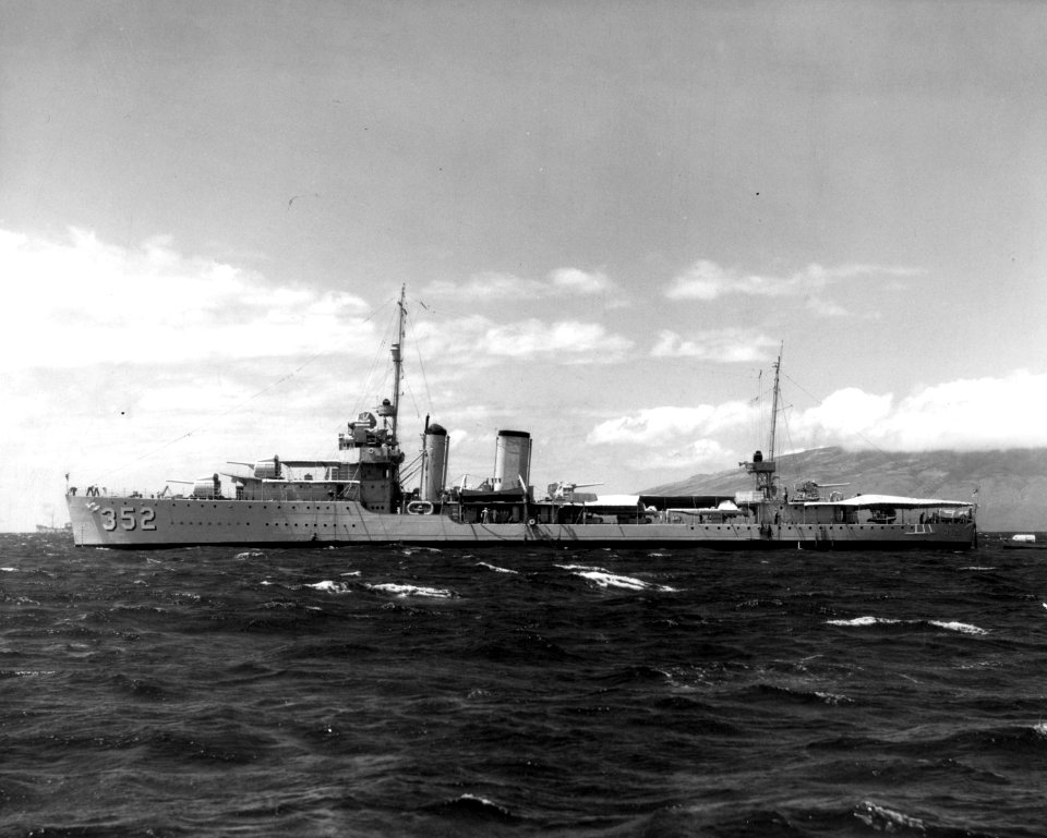 USS Worden (DD-352) at anchor c1938