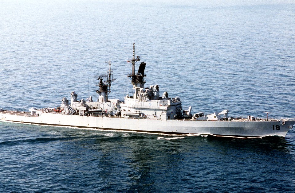 USS Worden (CG-18) underway on 11 December 1990 (6468923) (6468926)