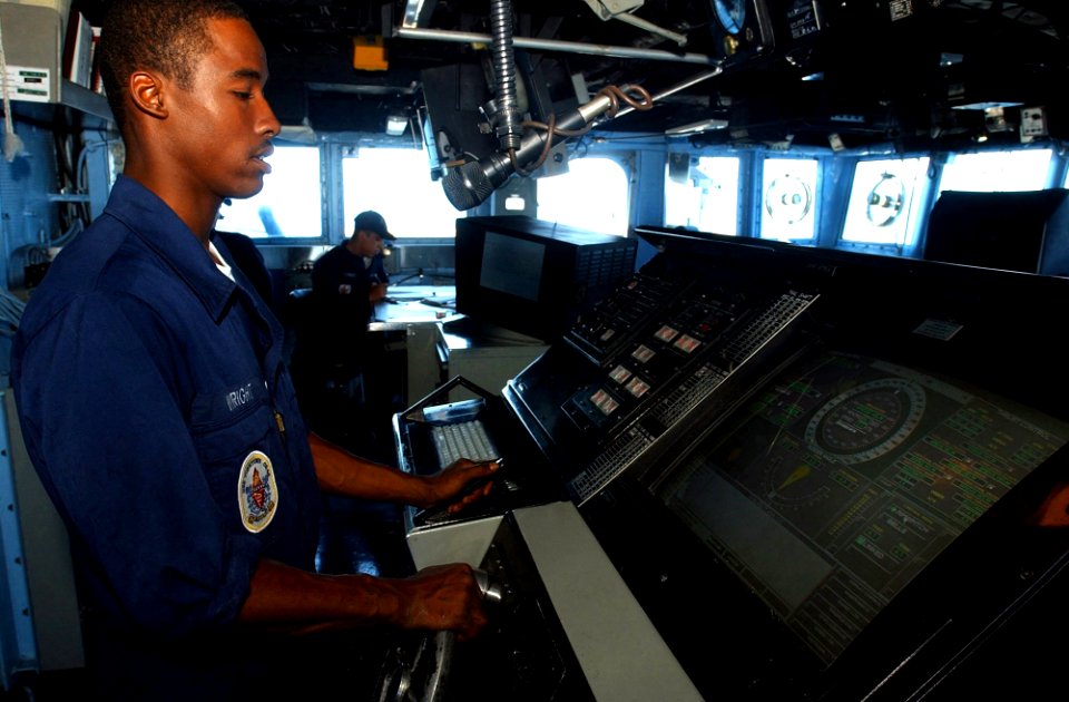 USS Yorktown (CG-48) bridge