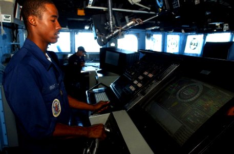USS Yorktown (CG-48) bridge