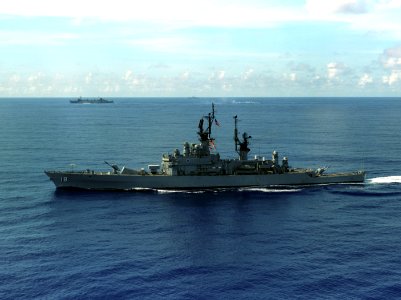 USS Worden (CG-18) underway in the Pacific Ocean on 1 August 1987 (6440855) photo