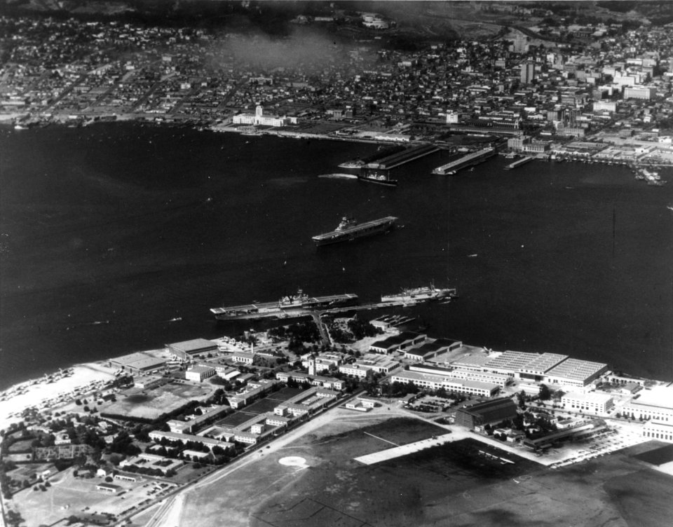 USS Yorktown (CV-5) and USS Enterprise (CV-6) at North Island, California (USA), 28 June 1939 (80-CF-37125-1)