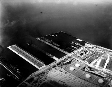 USS Yorktown (CV-5) docked at Naval Station Norfolk, Virginia (USA), on 9 September 1941 (80-G-454535)