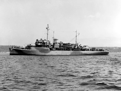 USS Yakutat (AVP-32) off Seattle, Washington (USA), on 30 March 1944 (19-N-63328)