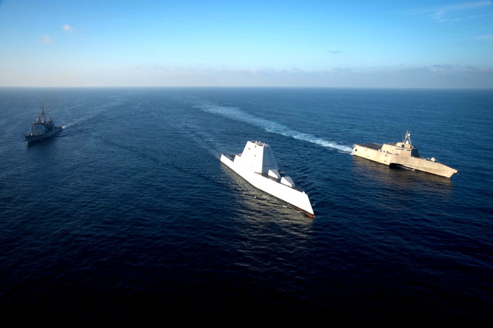 USS Zumwalt (DDG 1000) steams in formation with USS Independence (LCS 2) and USS Bunker Hill (CG 52) on the final leg of her three-month journey to her new homeport in San Diego 161208-N-SI773-0261