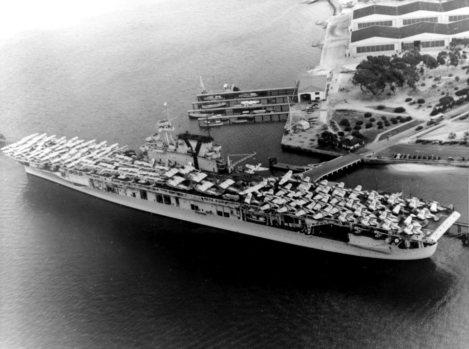 USS Yorktown (CV-5) loading aircraft at Naval Air Station North Island in June 1940