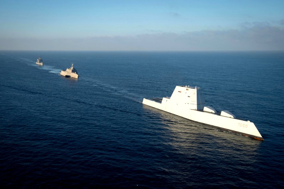 USS Zumwalt (DDG 1000) steams in formation with USS Independence (LCS 2) and USS Bunker Hill (CG 52) on the final leg of her three-month journey to her new homeport in San Diego 161208-N-SI773-0051