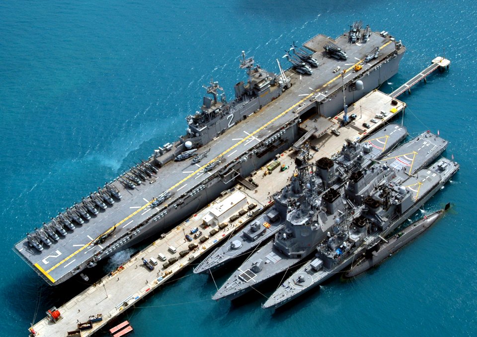 USS-Essex(LHD2) Shimakaze(DDG172) Myoko(DDG175) Hamagiri(DD155) Natsushio(SS584) DN-SD-05-00196crop