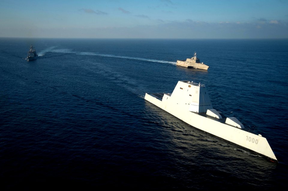 USS Zumwalt (DDG 1000) steams in formation with USS Independence (LCS 2) and USS Bunker Hill (CG 52) on the final leg of her three-month journey to her new homeport in San Diego 161208-N-SI773-0203
