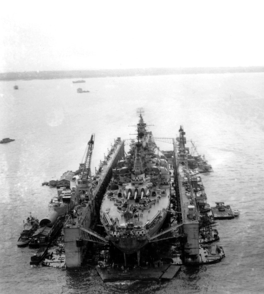 USSABSD-2ManusAdmiraltyIslandswithUSSIowaBB-61