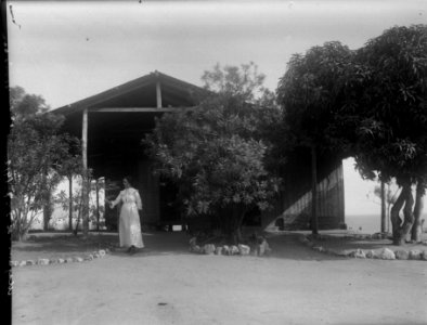 Utanför vårt hus på Anorombato. Majunga, Mahajanga. Madagaskar - SMVK - 021999 photo