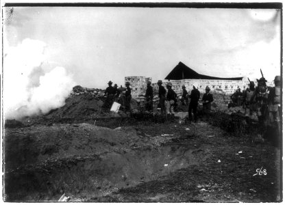 Utah National Guard artillery firing on Caloocan, Philippines LCCN2005685997