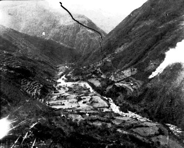 Utsikt över dalen med quichuaindianska odlingar. Sydamerika, Quiaca-dalen. Peru - SMVK - 002469