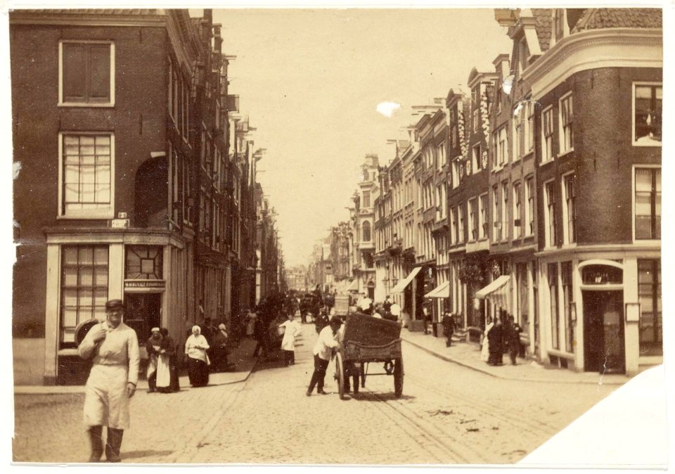 Utrechtsestraat 117-115-113 enz rechts, vrnl Gezien in noordelijke richting vanaf Prinsengracht naar Rembrandtplein L OSIM00001004030