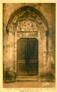 Uzeste - cathédrale portail 2