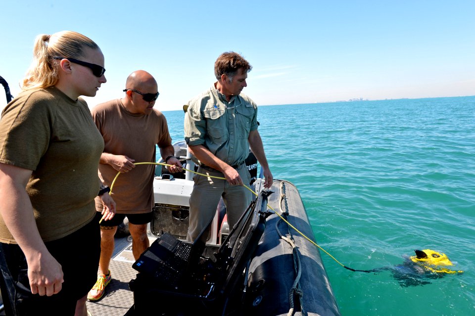 UUV OPS 140318-N-TM257-003