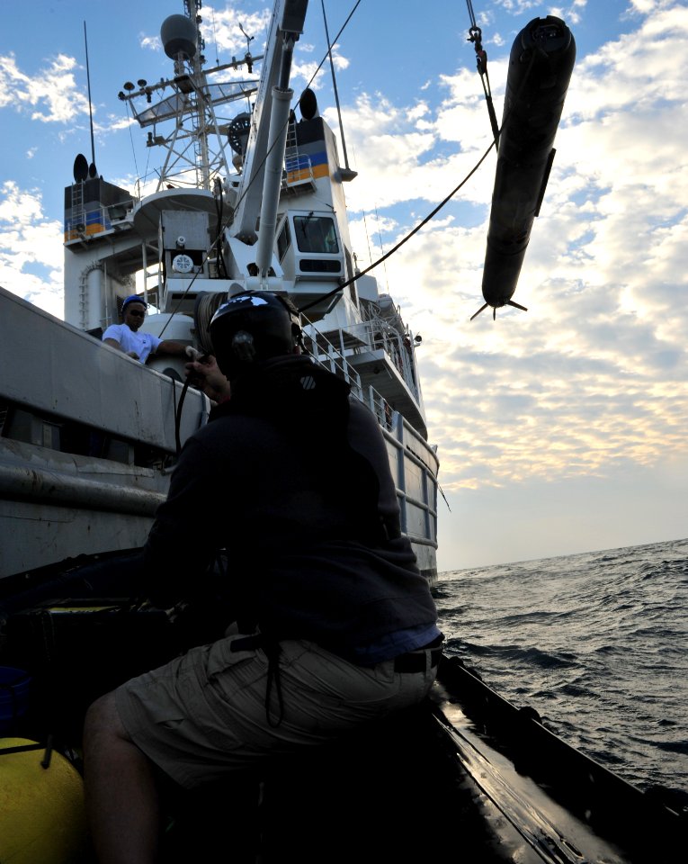 UUV Training Operations 121205-N-CG436-168