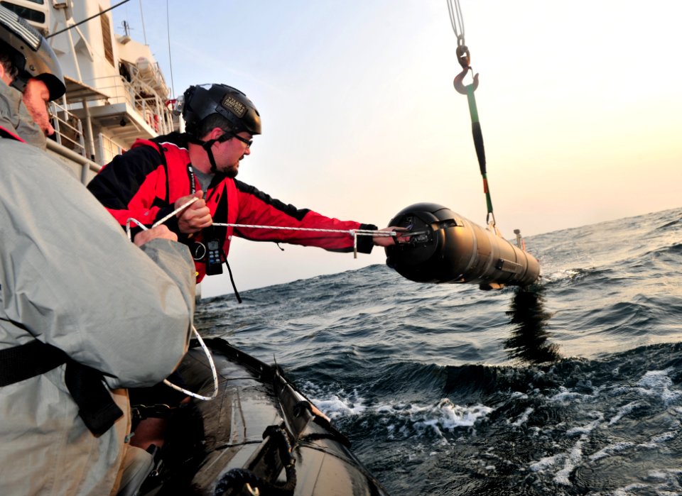 UUV operations 130106-N-CG436-238