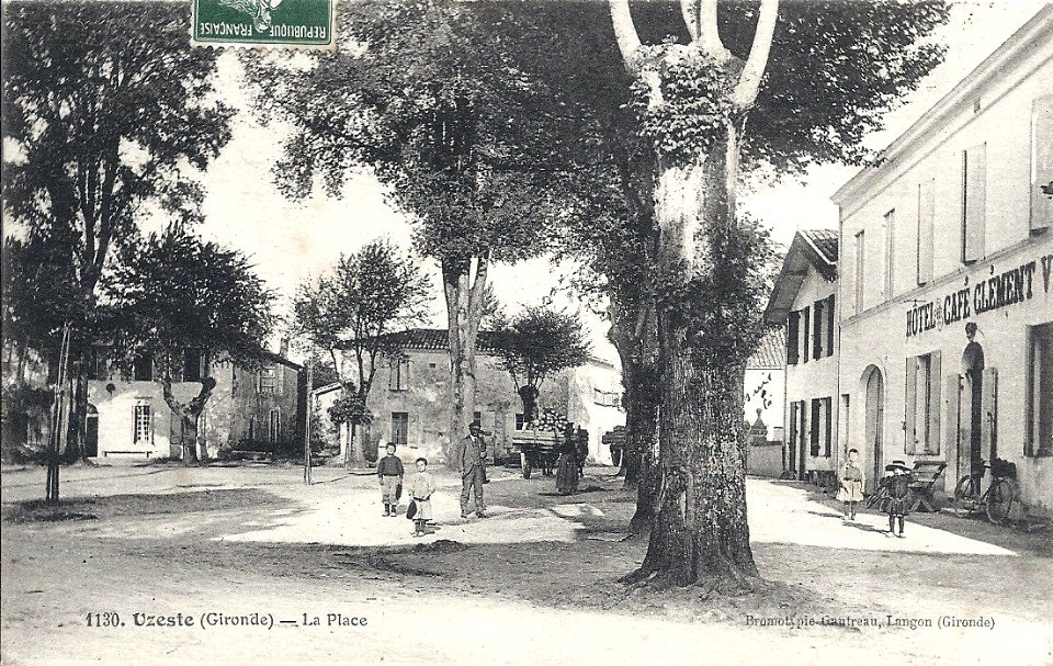 Uzeste - La Place 1