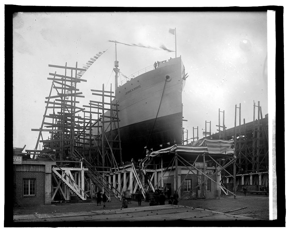 Va. Ship bldg.- launching Jennie R. Morse LCCN2016851648