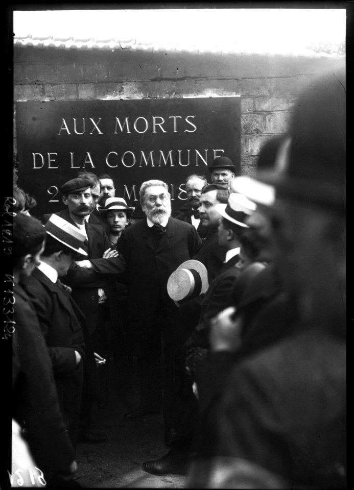 Vaillant au Père Lachaise, 24 mai 1908 devant le Mur des Fédérés (Btv1b6910320x f1)