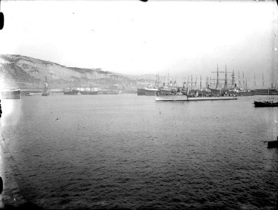 Vaixells de guerra anglesos arribant a port (AFCEC RIBASV C 2731)