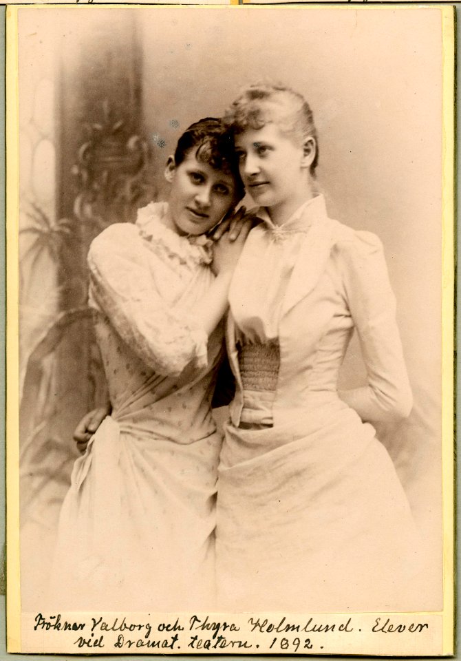Valborg & Thyra Holmlund, porträtt - SMV - H4 110