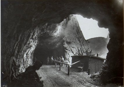 Val Gadena. Straßentunnel. (BildID 15647714)