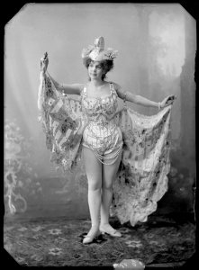 Valborg Landegren, dancer, in unknown performance - SMV - GL022