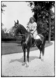 Valentine (on horse) LCCN2014712957