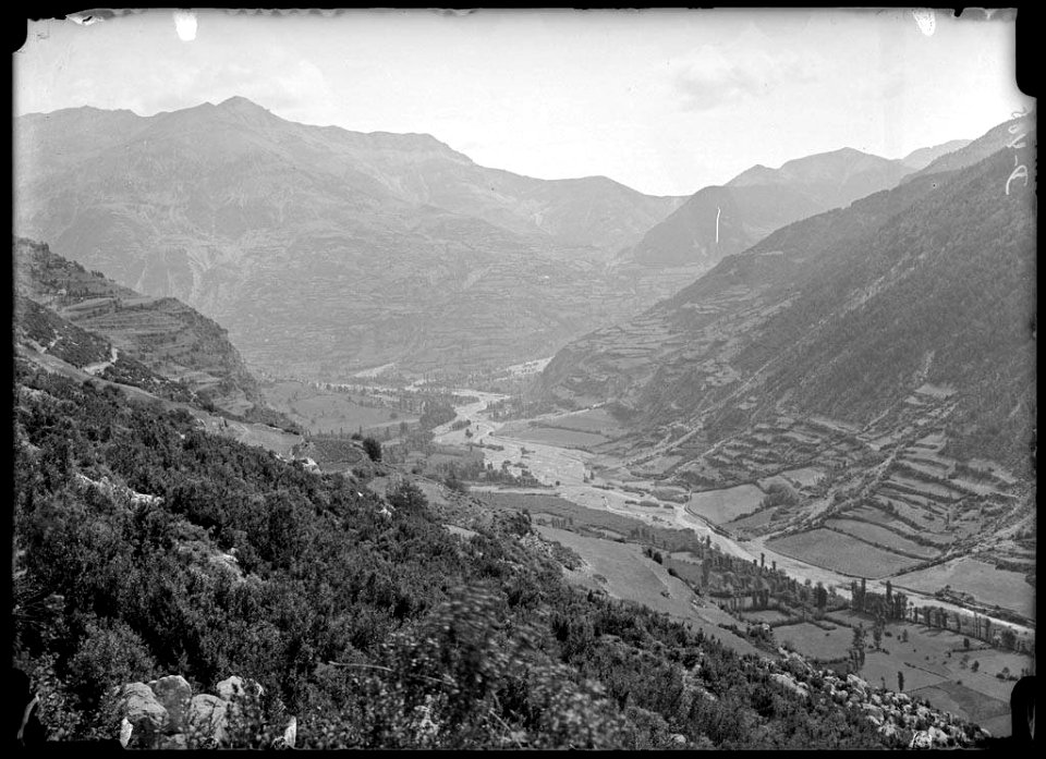Vall de Plan amb el río Zinqueta
