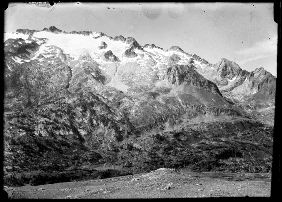 Vall amb el cim de la Maladeta al fons (AFCEC SOLER D 0535bis)