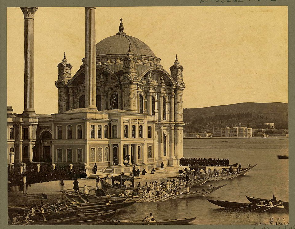 Validé Mosque à Ortakeuy, Selamik ceremony, Constantinople, Turkey LCCN2004666780