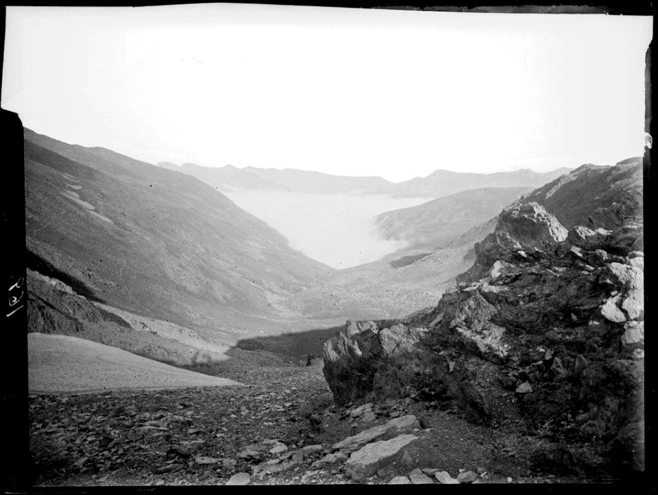 Vall del Riu de Sant Josep amb boira al fons vist des del Coll Dret