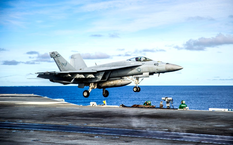 Valiant Shield 2014 140918-N-IP531-077