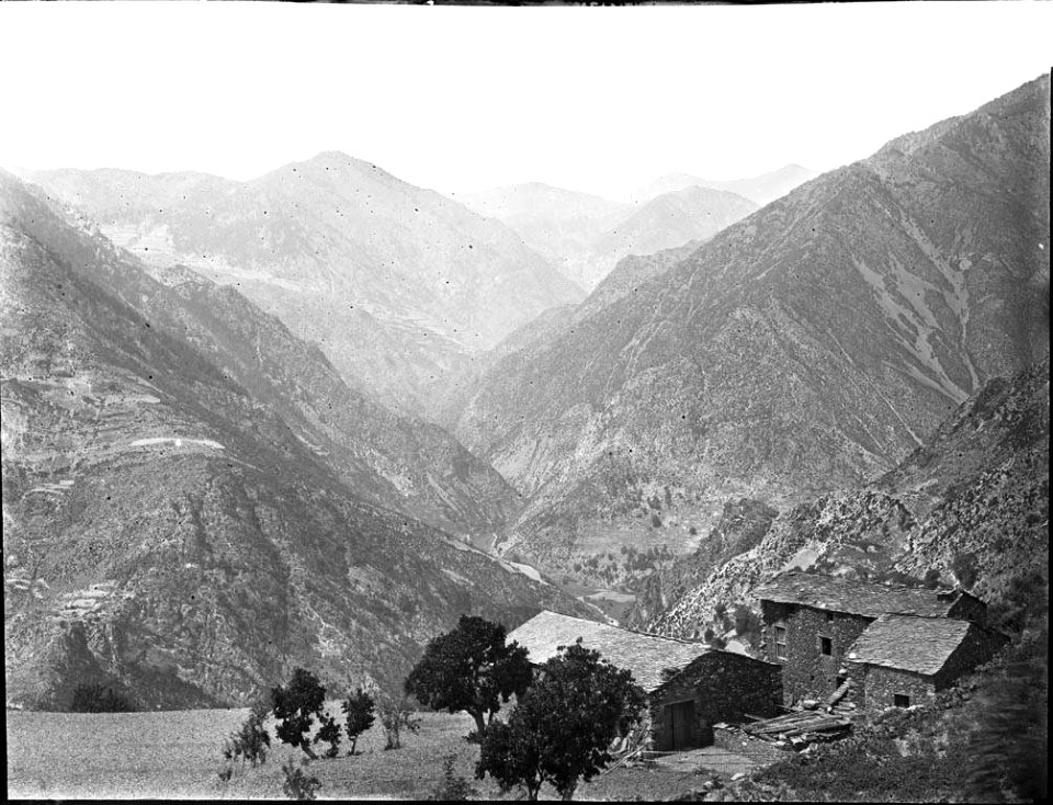 Vall del riu d'Aós vist desde la casa Llumaneras