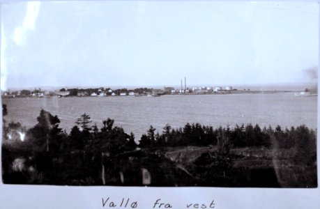 Vallø fra vest før bombingen