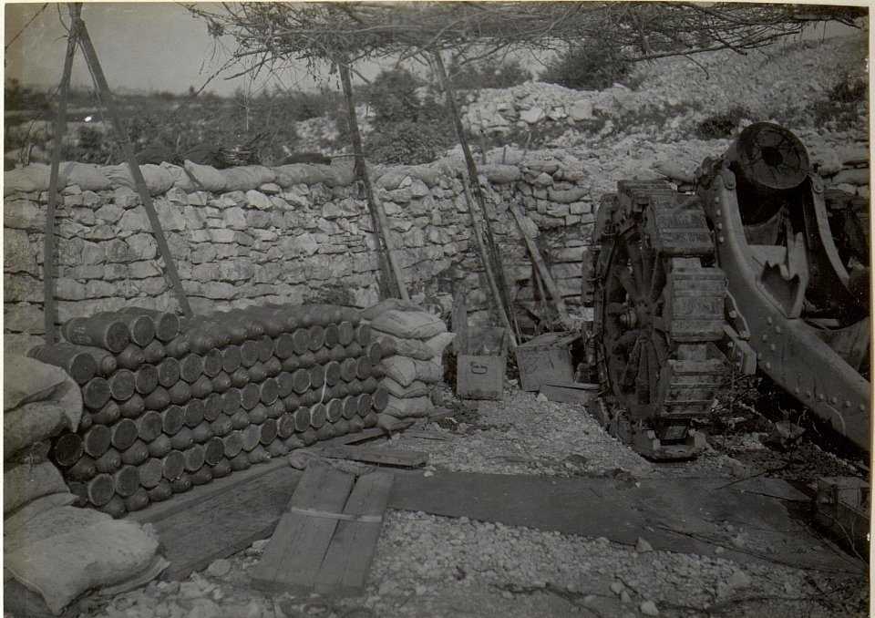 Valona-Tal.Gesprengtes Geschütz. (BildID 15664726)