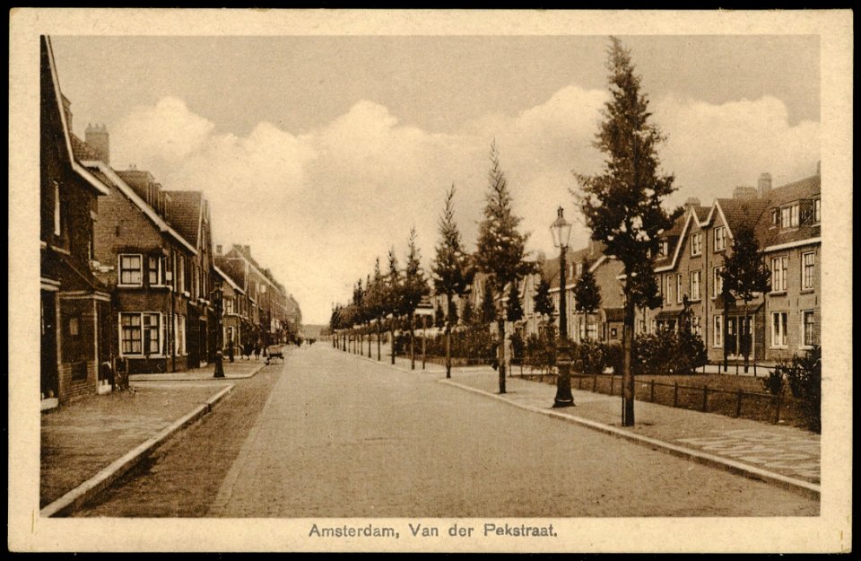 Van der Pekstraat gezien naar het noorden. Uitgave J. Sleding, Amsterdam, Afb PRKBB00430000005